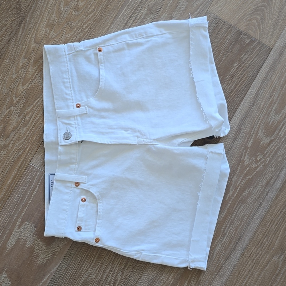 NEW Gap 5" Mid Rise Short - 26/2